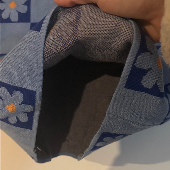 Light Blue and White Knit Sweater with Daisy Detail - Picture 3 of 6